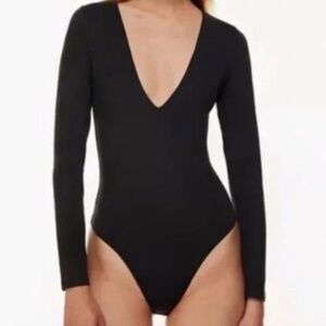 ARITZIA Contour Black V-Neck Bodysuit with Long Sleeves - size S - worn once!